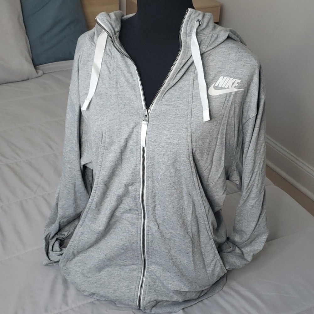 SOLD 🚨🚨🚨Nike sweatshirts